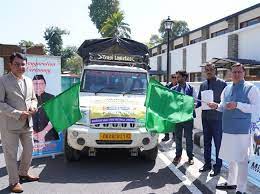 मुख्यमंत्री धामी ने जोशीमठ के प्रभावित क्षेत्र के लिए राहत सामग्री के वाहनों का फ्लैग ऑफ किया