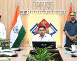 संविदात्मक कार्यो में लगे मजदूरों के आधार कार्ड सत्यापन रिपोर्ट न भेजने पर डीएम ने जताई नाराजगी