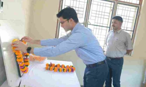 जयंती पर जिलाधिकारी प्रतीक जैन ने दी श्रद्धांजलि, युवाओं को बताया प्रेरणास्रोत