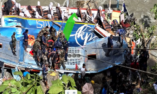 नेपाल में दर्दनाक बस हादसा: शादी से लौट रही बस खाई में गिरी, 8 की मौत, 45 घायल