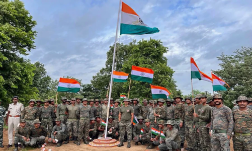 ताजा ‘वंदे मातरम्’ गाइडलाइन: 6 छंद अनिवार्य, खड़े होना जरूरी, राष्ट्रगान से पहले बजेगा