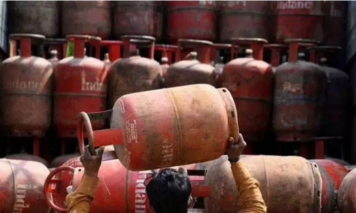 गैस सिलेंडर के लिए लंबी कतारों के बीच मंत्रालय की बड़ी जानकारी, घर बैठे 5 तरीकों से करें LPG बुकिंग