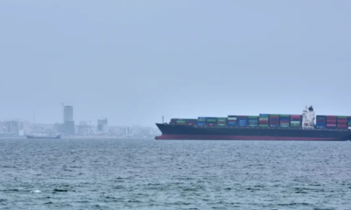 होर्मुज संकट गहराया: अमेरिका–ईरान टकराव के बीच सैन्य कार्रवाई तेज, बातचीत की कोशिश जारी