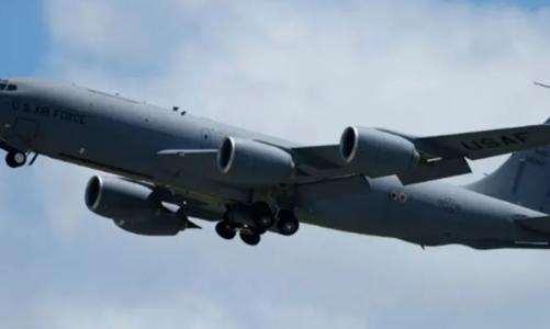 कतर के ऊपर अमेरिकी KC-135 विमान लापता, इमरजेंसी सिग्नल ‘7700’ जारी