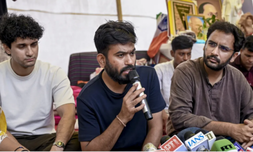 शांतिपूर्ण प्रदर्शनकारियों पर कार्रवाई नहीं होगी, हिंसा करने वालों पर सख्ती: सरकार