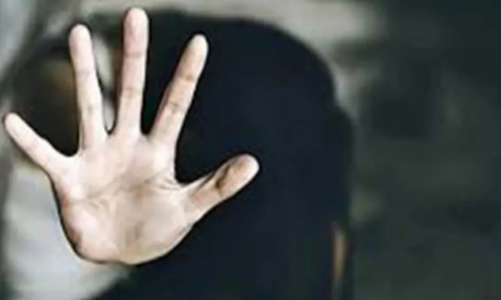 नमकीन का लालच देकर 4 साल की बच्ची को घर ले गया पड़ोसी, दुष्कर्म का आरोप; POCSO के तहत आरोपी गिरफ्तार